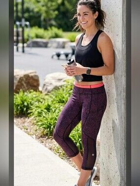 Lululemon Printed Mesh Capri Crop Leggings Size 8 / Medium Pink Black